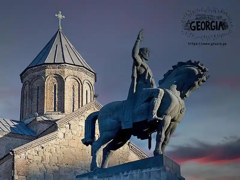 Памятник Вахтангу Горгасали в Тбилиси на метехской скале
